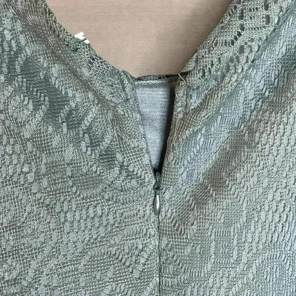 Summer Sleeveless Sundress With Green Lace Top and Floral Bottom Size Large - Picture 4 of 5